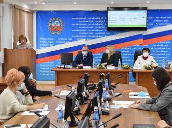 Состоялось совместное заседание коллегии и общественного совета при Министерстве образования и науки Алтайского края